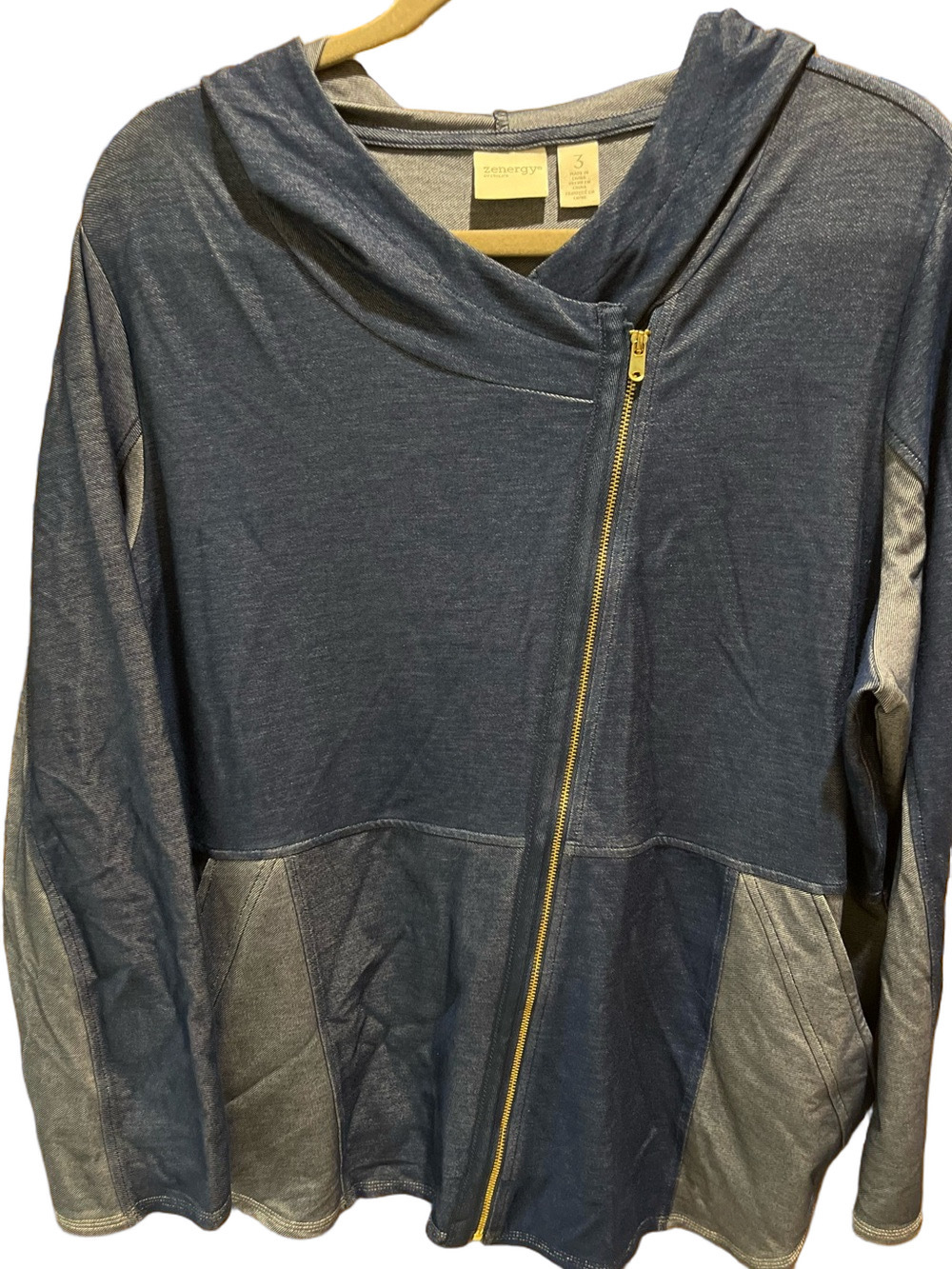 27. WOMENS CHICO’S ZENERGY 3/XL DETAIL JACKET
